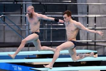 Плюх: Россияне Кузнецов и Шлейхер упустили бронзовую медаль в прыжках в воду последней попыткой на 0 баллов