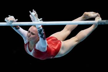 Ниже своих возможностей, но с серебром: Ильянкова выиграла олимпийскую медаль в упражнениях на брусьях