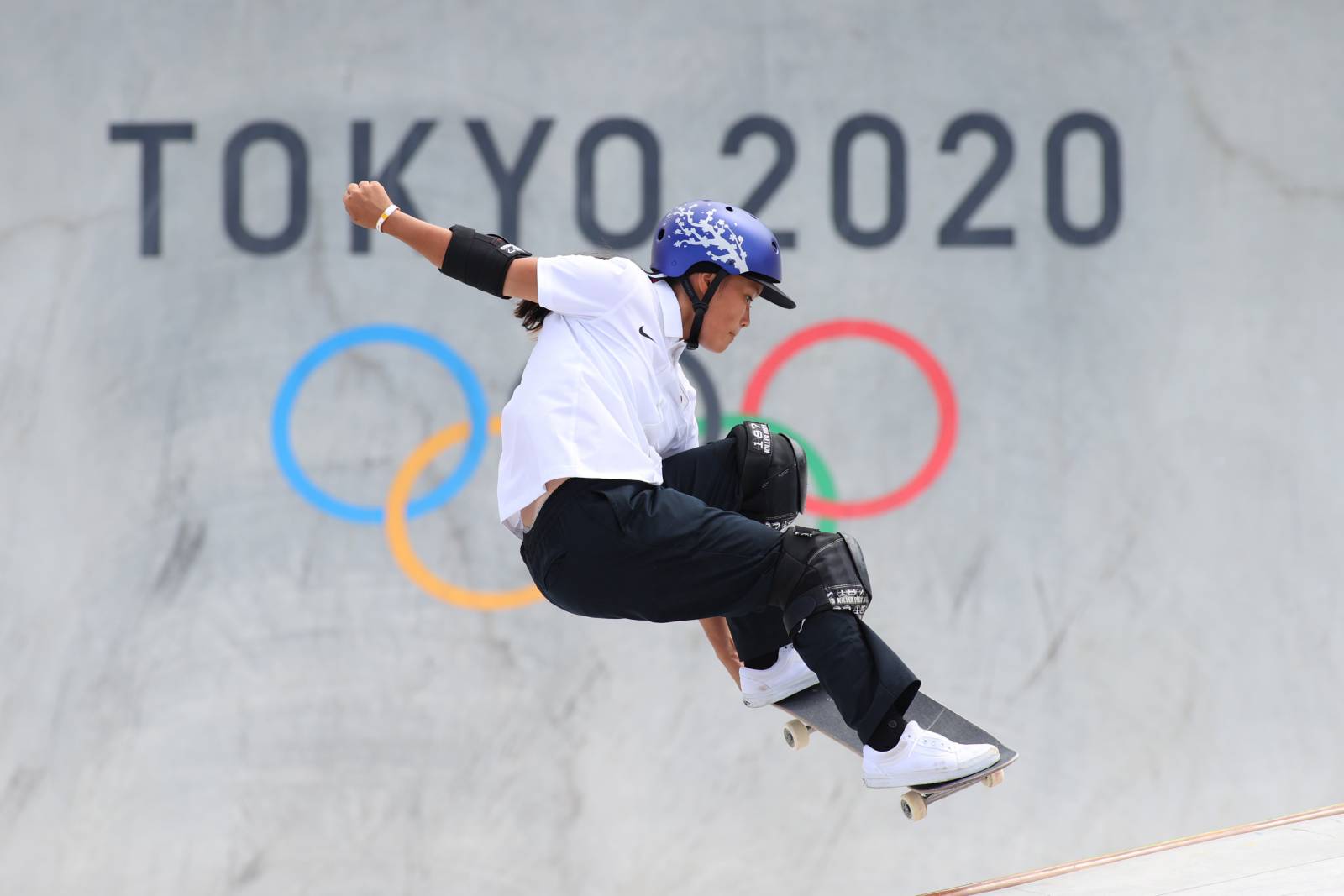 Японская скейтбордист Ёсодзуми завоевала золотую медаль Олимпиады