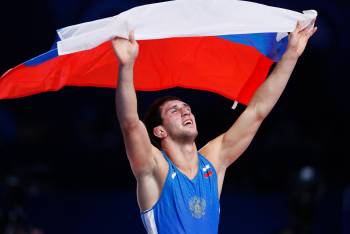Сидаков завоевал золотую медаль на Олимпийских играх в Токио, одолев в финале земляка