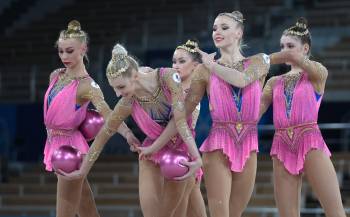 Россиянки занимают второе место после первого вида в групповых упражнениях по художественной гимнастике