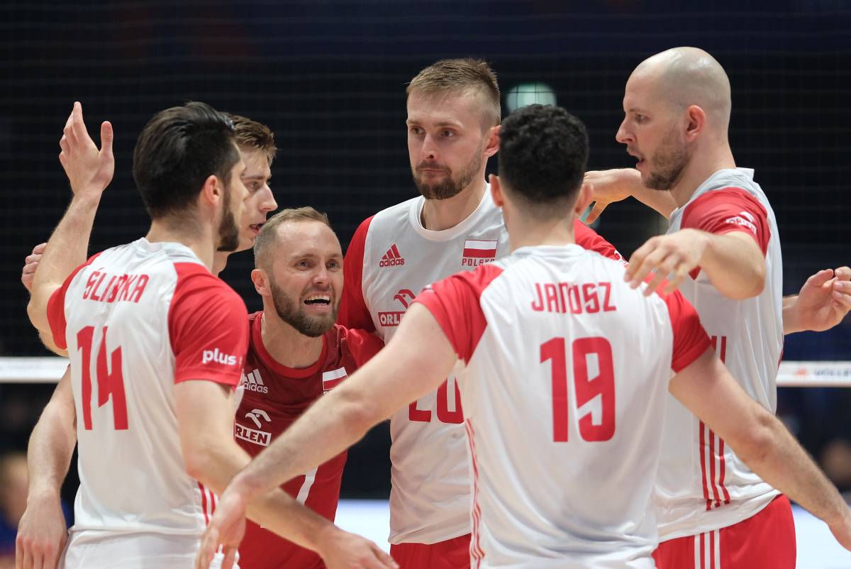 Лига наций волейбол польша. Сербия и Польша. Unipol Arena Bologna. Сборная Таиланда по волейболу мужчины. Белград Польша.