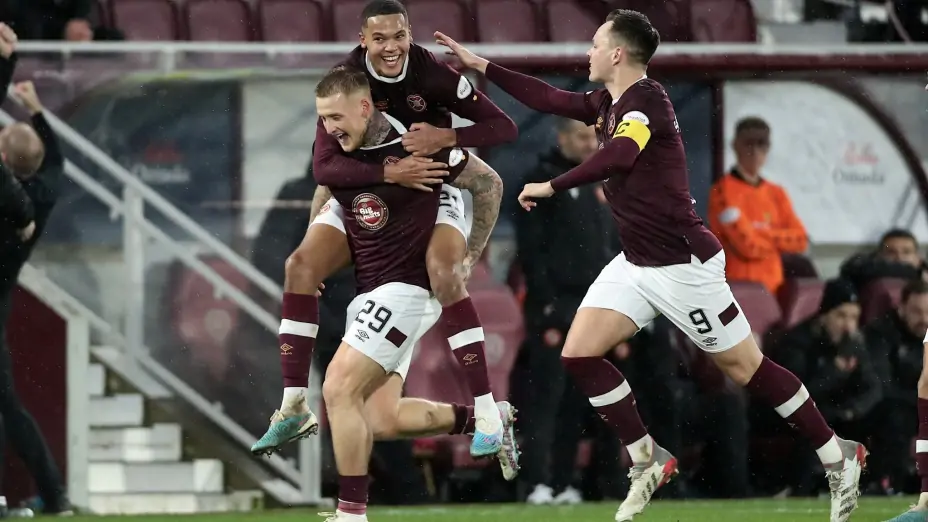 Хартс москва. Vissel Kobe. Иньеста Виссел Кобе. Иньеста в Японии. Иньеста Барселона.