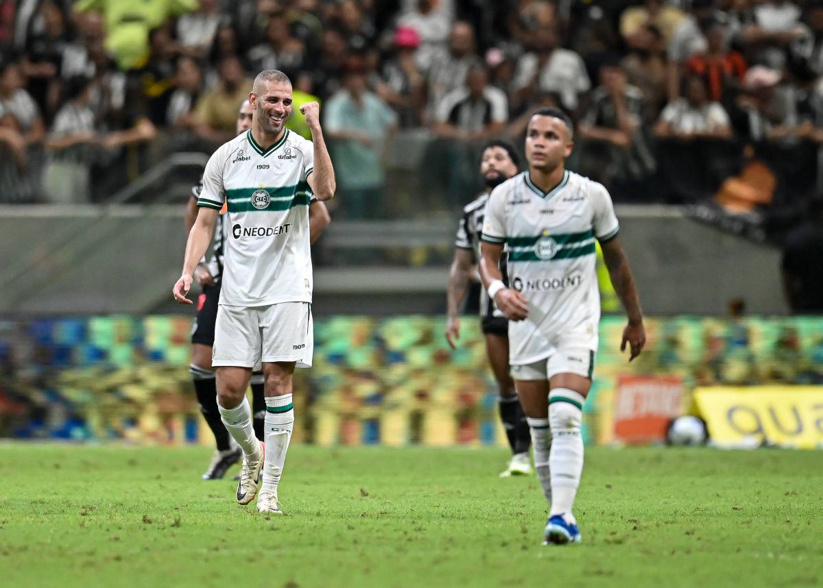 Football Pitch during America Mineiro Match - Picture of Arena