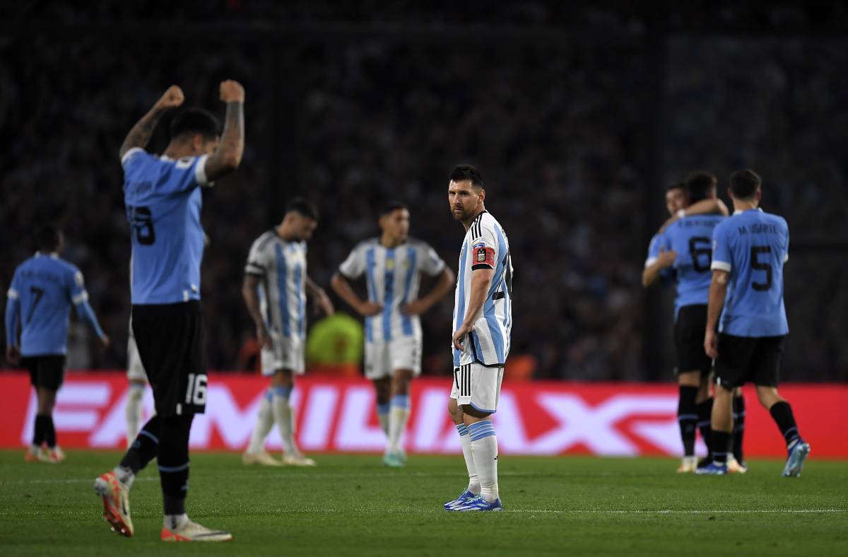 Бразилия – Аргентина: актуальный прогноз и ставка на отборочный матч на  чемпионат мира 2026 года — 21 ноября 2023