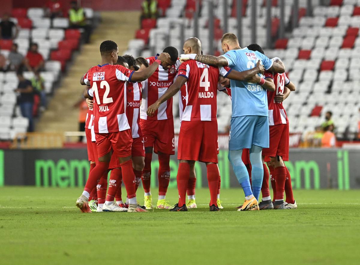 Футбол турция 1 я лига. Чемпионат Турции – Антальяспор. Antalyaspor команда. Антальяспор Касымпаша 4 сентября. Касымпаша Антальяспор 15 мая.