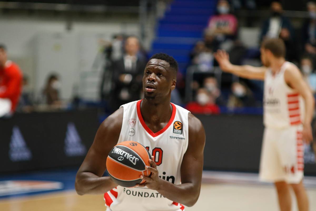 «Црвена Звезда» - «Олимпиакос»: прогноз на матч  баскетбольной Евролиги