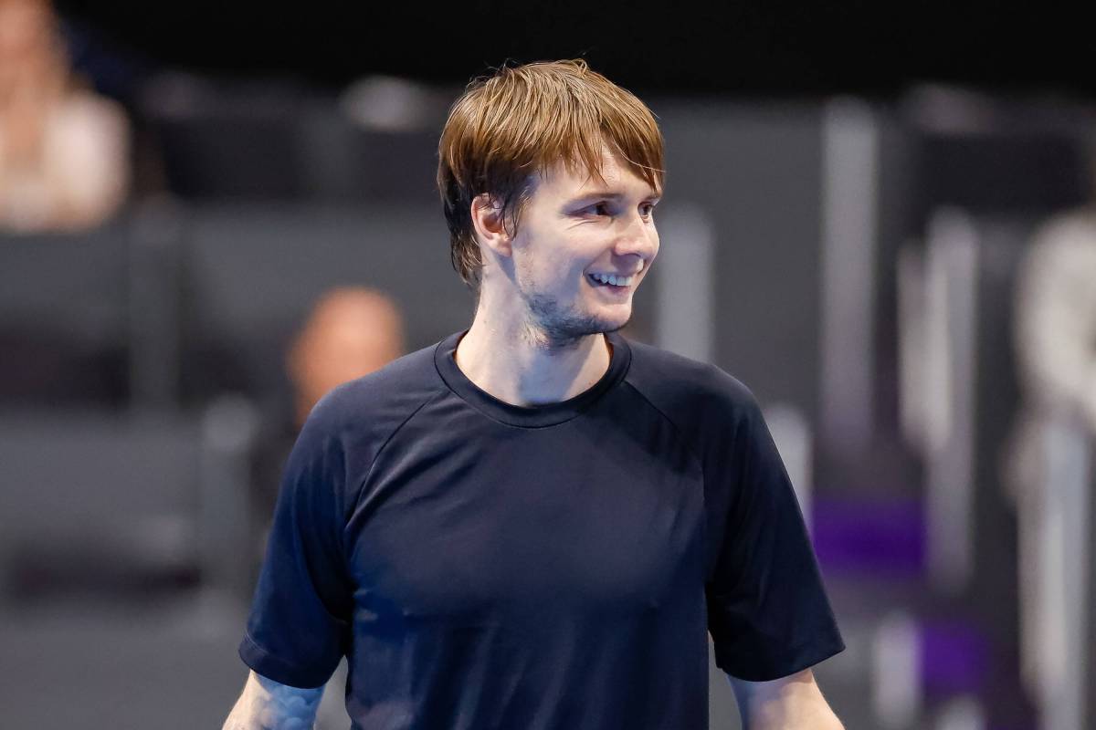 Бублик проиграл Оже-Альяссиму в полуфинале «Мастерса» в Париже