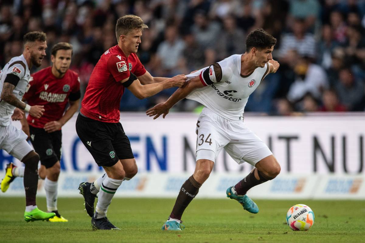 Санкт паули гройтер. Санкт Паули. Херунген Штрален. Штрален. Football German 3rd League.