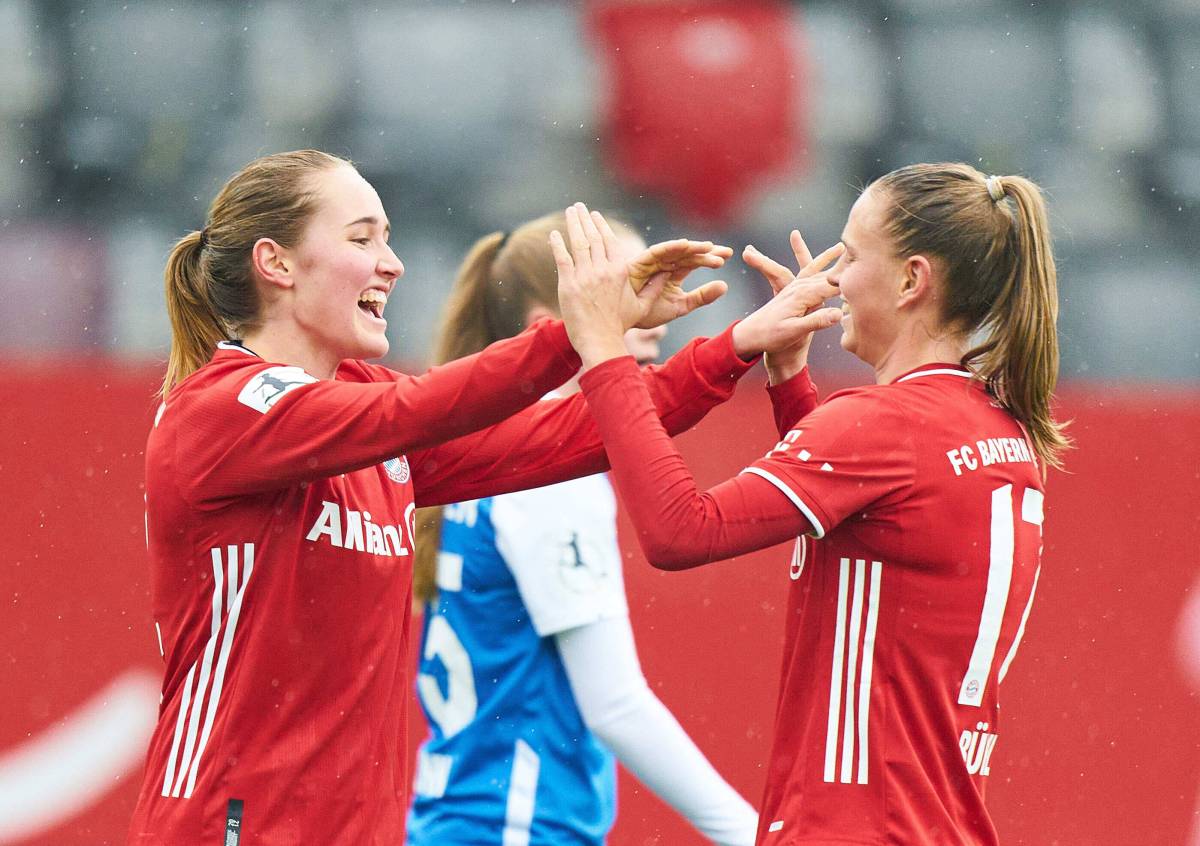 Google pixel frauen bundesliga. Футболистка Баварии красивая. Лига. Чемпионов. 2021. Бавария. И. Латсию. Ироко.